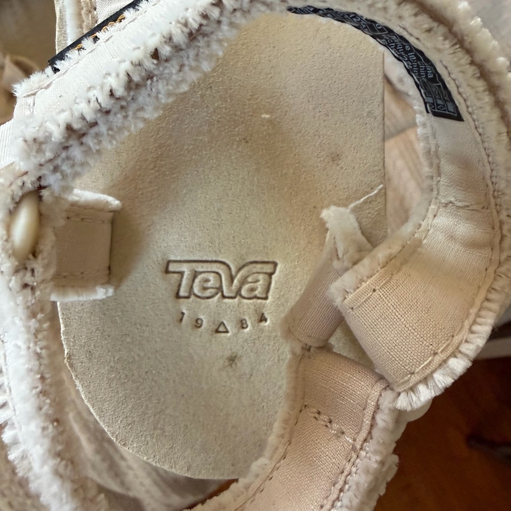 teva cream sandals - Picture 2 of 4